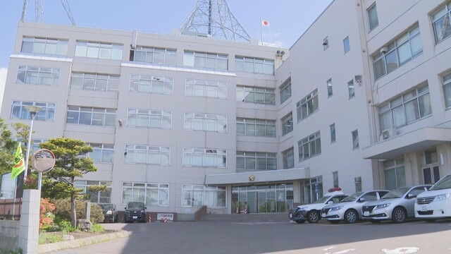 【北海道】「軽乗用車がフェンスと衝突、ろれつが回っていない」駆けつけた警察の目前で塗料スプレーを吸引　口の周りを汚していた46歳男をその場で逮捕